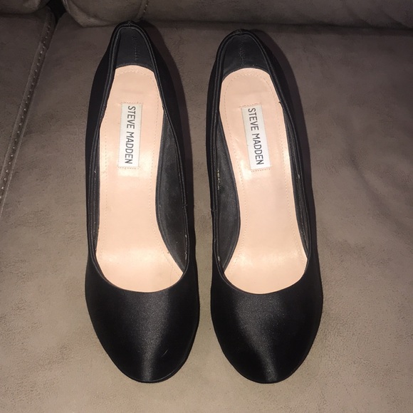 Steve Madden black satin Partyy-R platform heels size 10. - Picture 3 of 5